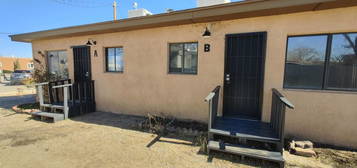 820 Apache Ave NW Unit B, Albuquerque, NM 87102