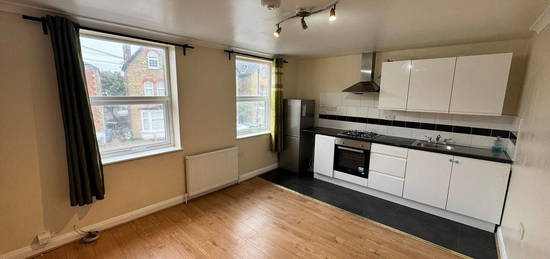 Flat to rent in Rectory Grove, Croydon, Surrey CR0