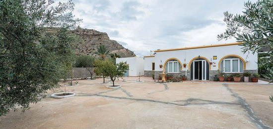 Chalet en calle Torre Alta en Santa Fe de Mondújar