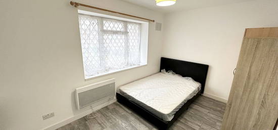 Studio to rent in Goldbeaters Grove, Edgware, Greater London HA8