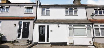 4 bedroom terraced house to rent