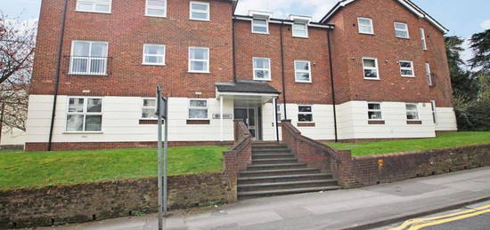 Flat to rent in Ridgeborough Court, Castle Hill, Reading, Berkshire RG1