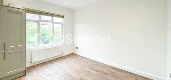 Flat to rent in Tollington Way, London N7