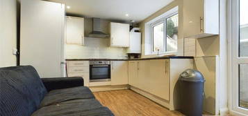 5 bedroom terraced house to rent