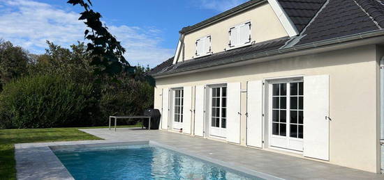 MAISON hors lotissement de 235M2 (6 chambres) sur SATHONAY VILLAGE sans VIS-A-VIS avec piscine