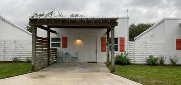 814 Airport Rd #C, Rockport, TX 78382