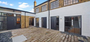 Mews house to rent in Printers Mews, Teddington TW11