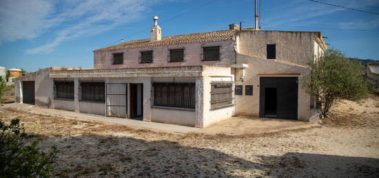 Finca rústica en venta en Pinoso