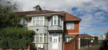 8 bedroom end of terrace house for sale