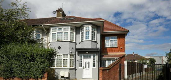 8 bedroom end of terrace house for sale