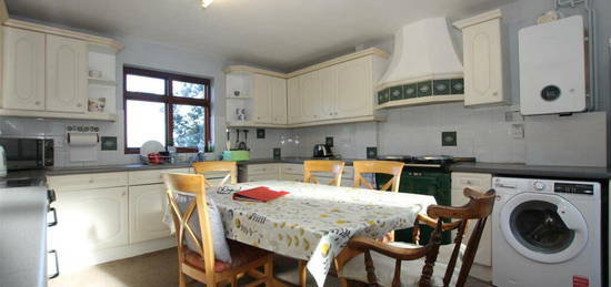 2 bedroom detached house