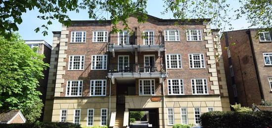 Flat for sale in Kew Road, Kew, Richmond TW9