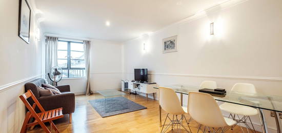 Flat for sale in Curlew Street, London SE1