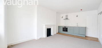 Flat to rent in Brunswick Place, Hove, East Sussex BN3