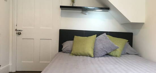 Room to rent in South Street, St. Austell PL25