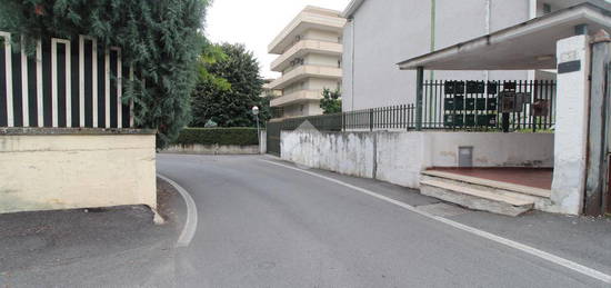 VILLA A SCHIERA A CASERTA