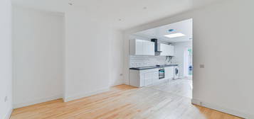 Flat for sale in Athelney Street, Catford, London SE6