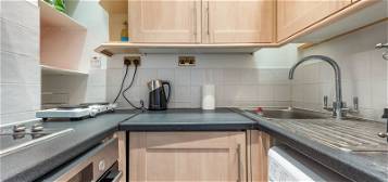 Studio to rent in Westbourne Terrace, Bayswater W2