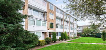 Maisonette for sale in Tarnwood Park, Eltham SE9