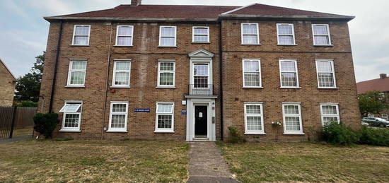 Flat for sale in Manor Court, Enfield EN1