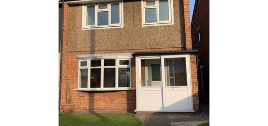 3 bed semi-detached house to rent