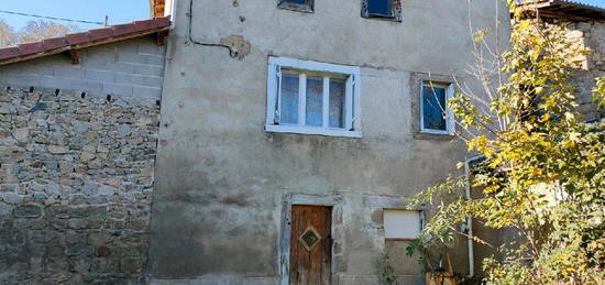 Maison dans village calme