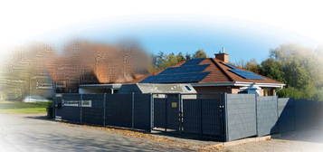 Bungalow mit Pool, PV-Anlage, Gasbrenntwert, Ofen, Wärmepumpe