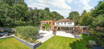 6 bedroom detached house for sale