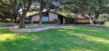 1002 Henderson Dr, Ozona, TX 76943