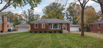 37659 Lake Dr, Avon, OH 44011