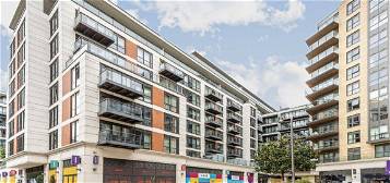 Flat to rent in Longfield Avenue, London W5