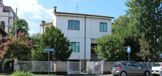 Villa unifamiliare viale Alessandro Manzoni 38, Lugo