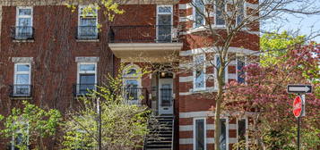 4922, Rue Hutchison
                        Montréal (Le Plateau-Mont-Royal)