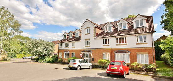 Flat for sale in Alexandra Gardens, Knaphill, Woking, Surrey GU21