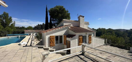 Maison avec piscine, jardin facile d’entretien et vues