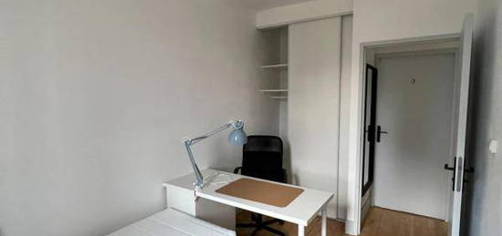 Location - Appartement - 1 pièce + cuisine - 9 m² - 535 €/mois