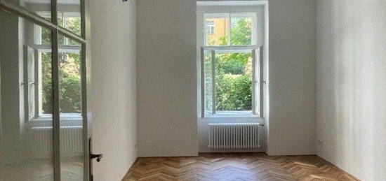 Byt 2+kk, 44 m², Na spojce, Praha