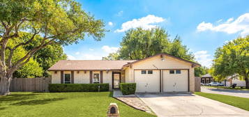 5802 Lake Trl, San Antonio, TX 78222