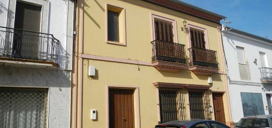 Casa adosada en venta en Calle Médico José Manuel Bolaños Custodio, Pilas