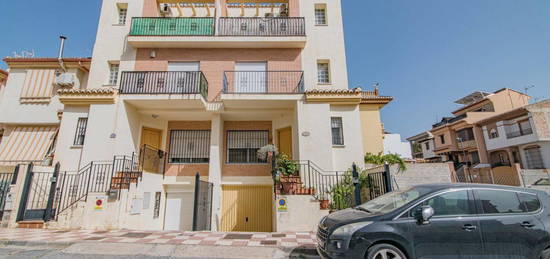 Chalet adosado en venta en calle Javier Espronceda