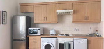 Flat to rent in Fulham Palace Road, London W6