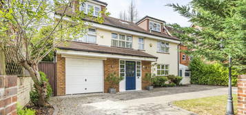 6 bedroom detached house for sale