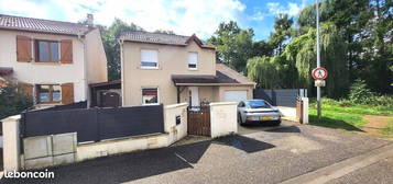 Maison individuelle de 120 m², 3 chambres, terrasse, jardin et garage