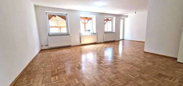 Moderne Maisonette-Wgh mit Balkon, neuer EBK + Stellpl. im Herzen von Ittlingen !!