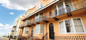 Flat to rent in Bedford Square, Brighton, East Sussex BN1