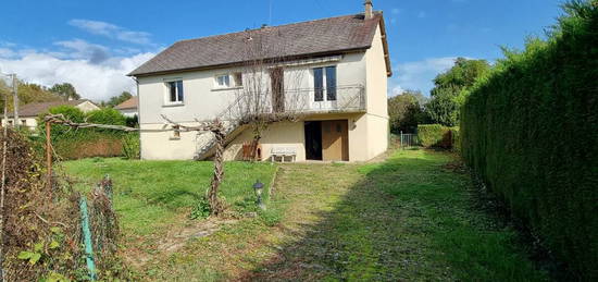 Maison à vendre à GARCHIZY - 3 chambres, grand terrain, sous-sol.