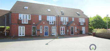 Flat to rent in Beasley Avenue, Newcastle, Staffordshire ST5