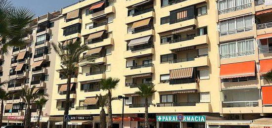 Piso en paseo Marítimo Rey de España en Playa de los Boliches, Fuengirola