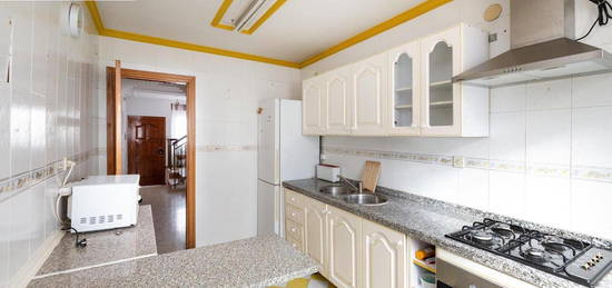 Casa adosada en venta en Calle de Villarreal, Peligros