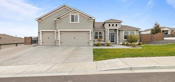 689 Titan Ave, West Richland, WA 99353